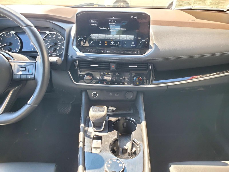 Nissan Rogue Vehicle Image 10