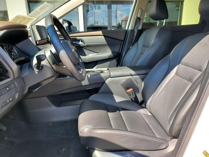 Nissan Rogue Vehicle Image 13