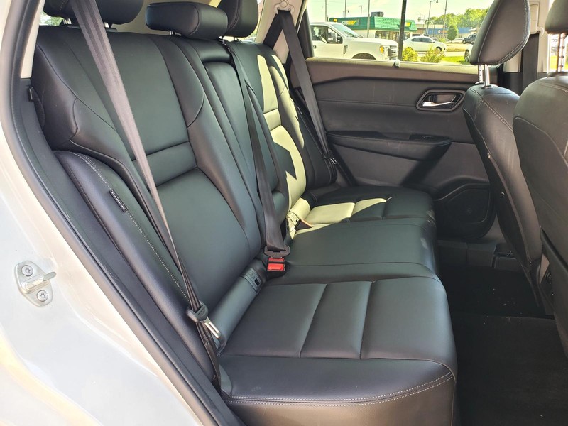 Nissan Rogue Vehicle Image 15