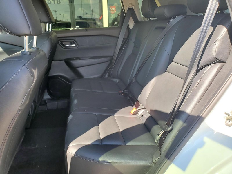 Nissan Rogue Vehicle Image 16