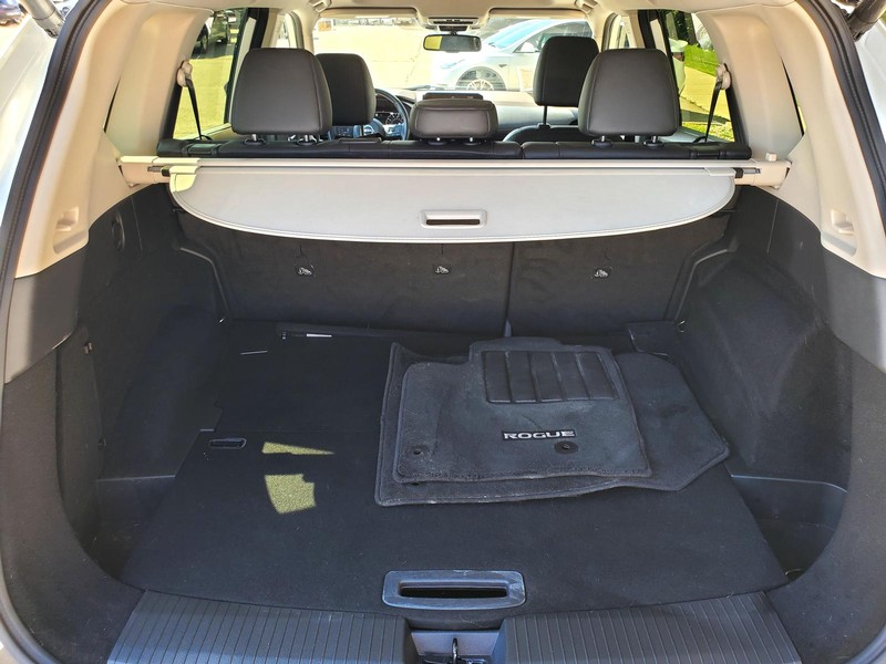Nissan Rogue Vehicle Image 17