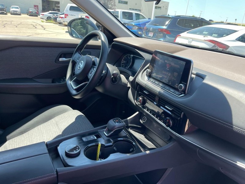 Nissan Rogue Vehicle Image 02