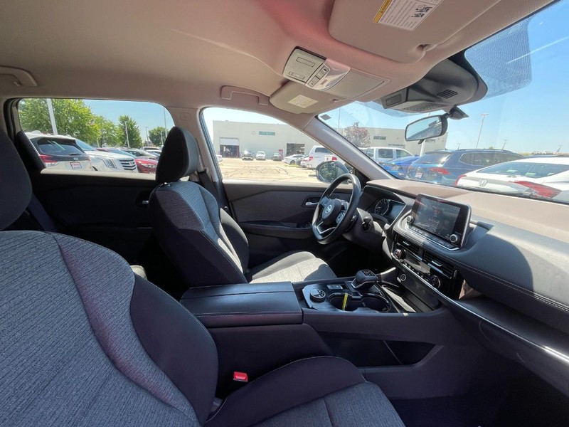 Nissan Rogue Vehicle Image 03