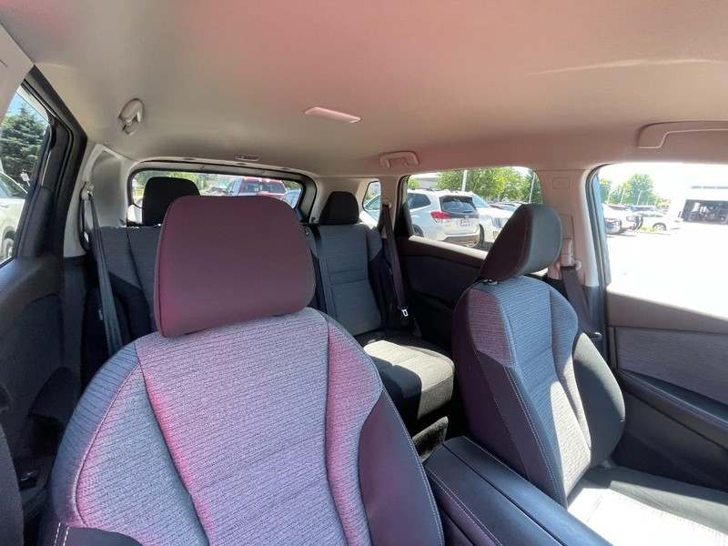 Nissan Rogue Vehicle Image 04