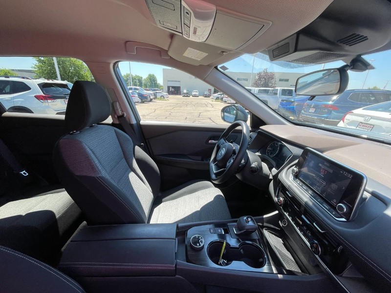 Nissan Rogue Vehicle Image 05