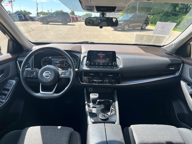 Nissan Rogue Vehicle Image 09
