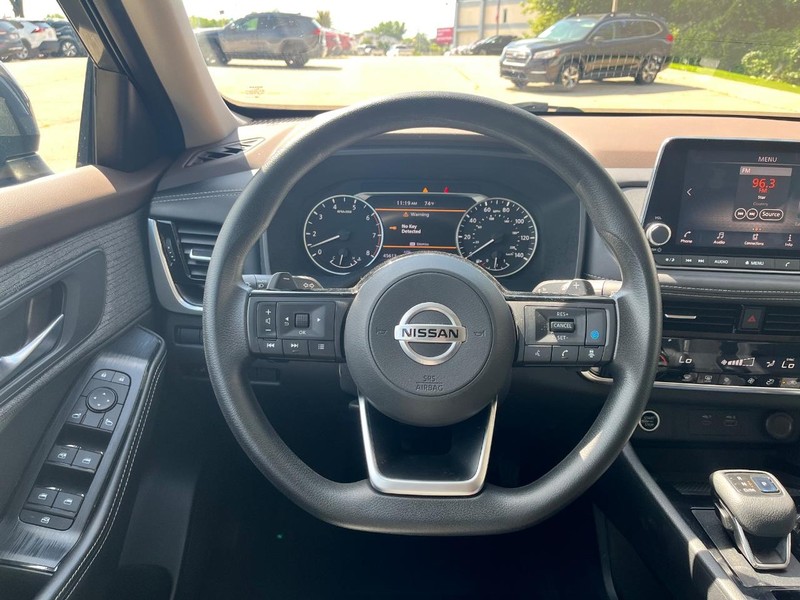 Nissan Rogue Vehicle Image 10