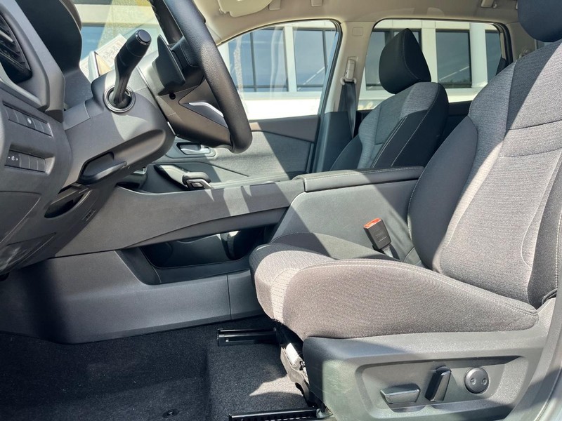 Nissan Rogue Vehicle Image 12