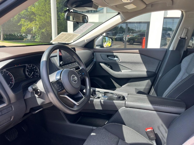 Nissan Rogue Vehicle Image 13