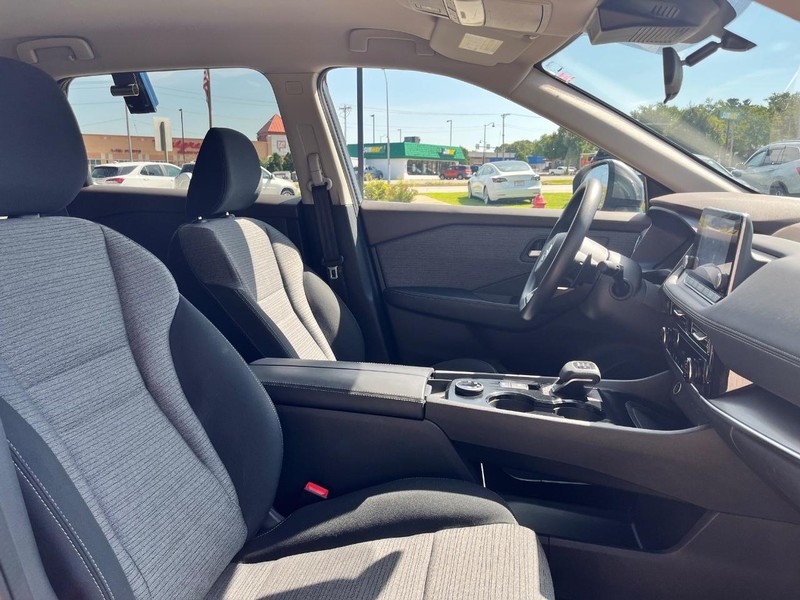 Nissan Rogue Vehicle Image 14