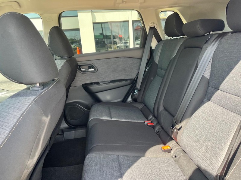 Nissan Rogue Vehicle Image 16
