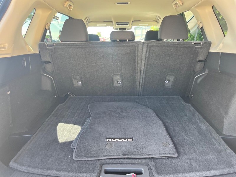 Nissan Rogue Vehicle Image 17