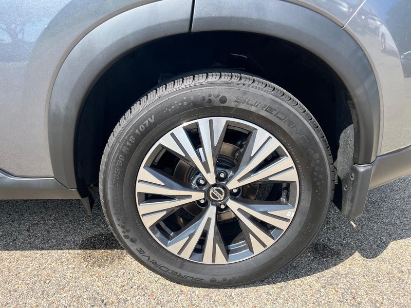 Nissan Rogue Vehicle Image 18