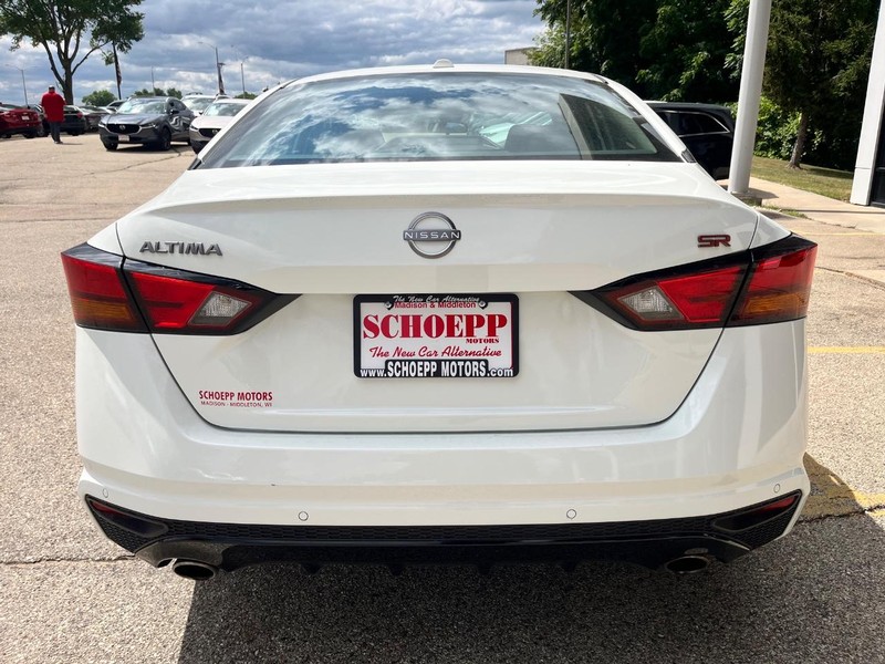 Nissan Altima Vehicle Image 06
