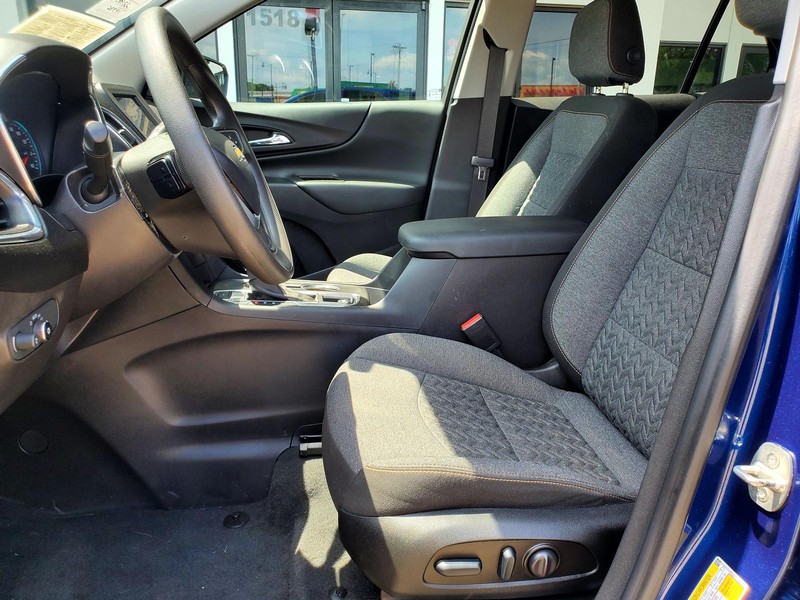 Chevrolet Equinox Vehicle Image 12