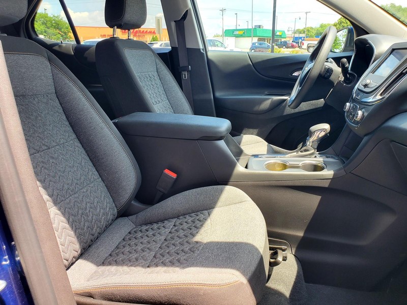 Chevrolet Equinox Vehicle Image 13