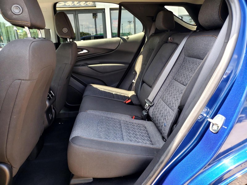 Chevrolet Equinox Vehicle Image 15