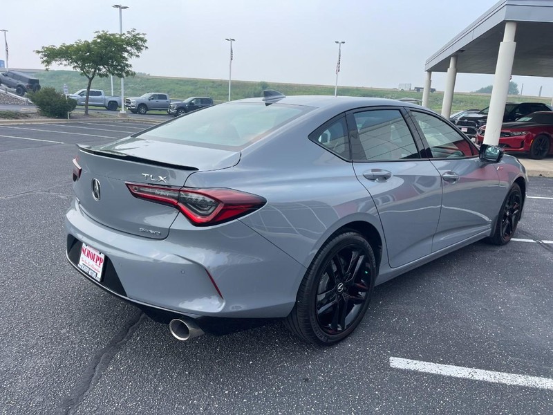 Acura TLX Vehicle Full-screen Gallery Image 03
