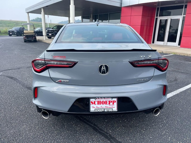 Acura TLX Vehicle Full-screen Gallery Image 04