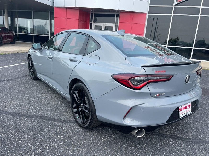 Acura TLX Vehicle Full-screen Gallery Image 05