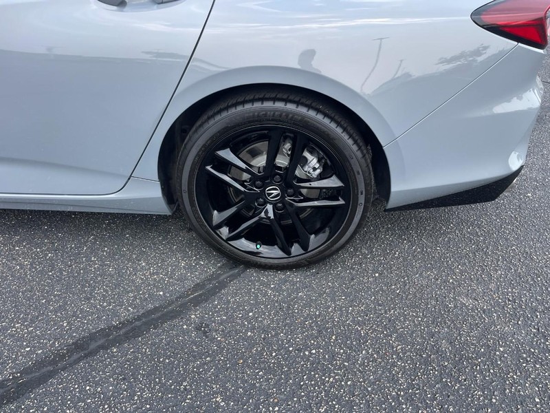 Acura TLX Vehicle Full-screen Gallery Image 06