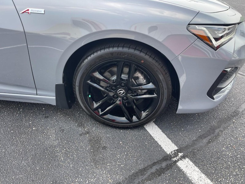 Acura TLX Vehicle Full-screen Gallery Image 08