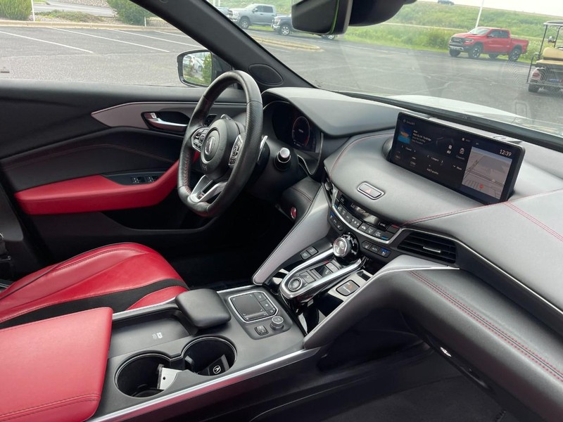 Acura TLX Vehicle Full-screen Gallery Image 10