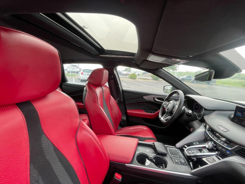 Acura TLX Vehicle Full-screen Gallery Image 11