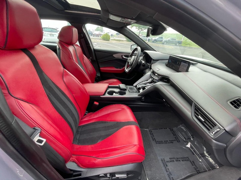 Acura TLX Vehicle Full-screen Gallery Image 12