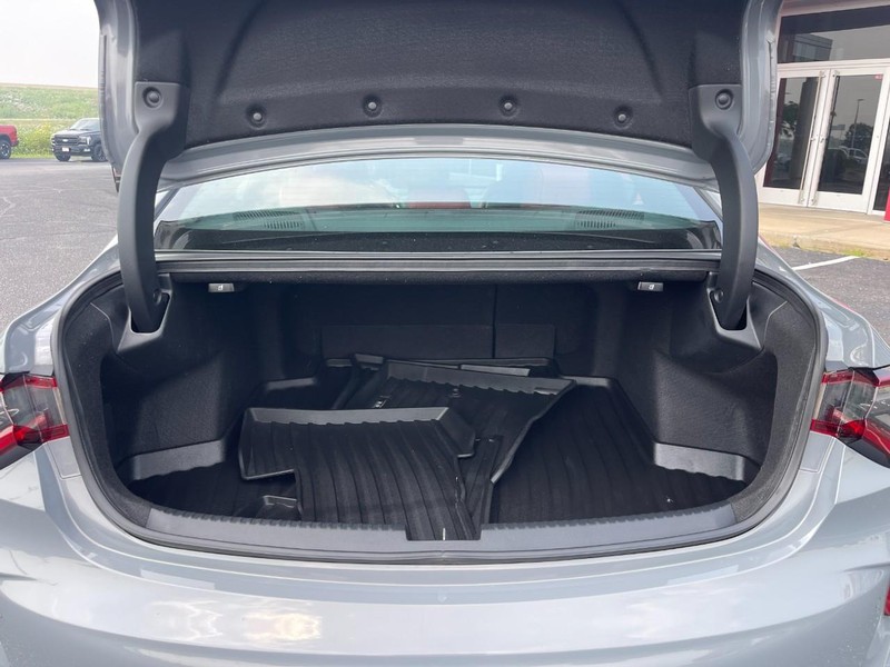 Acura TLX Vehicle Full-screen Gallery Image 17