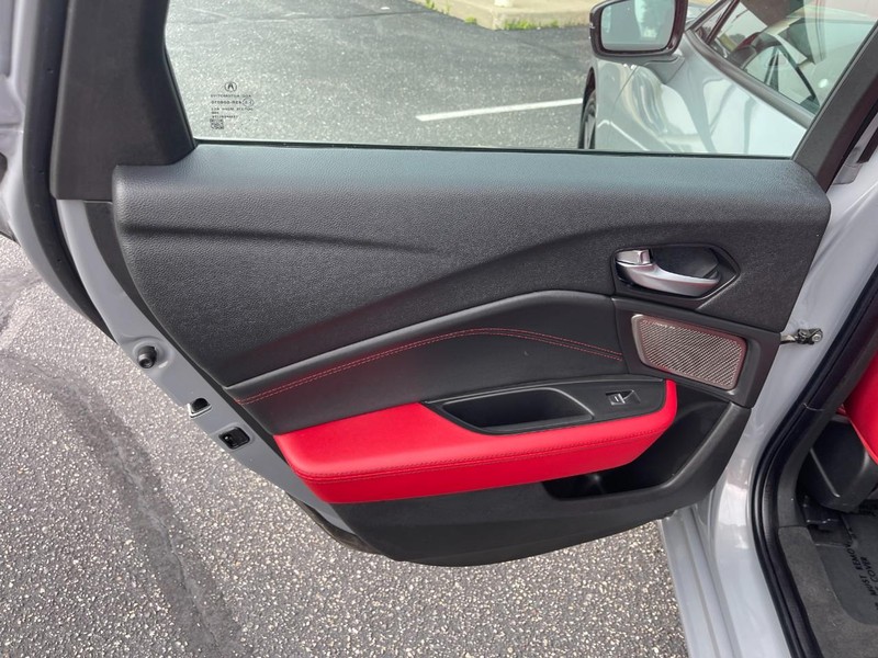 Acura TLX Vehicle Full-screen Gallery Image 19