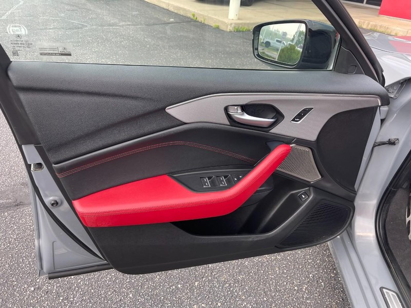 Acura TLX Vehicle Full-screen Gallery Image 21