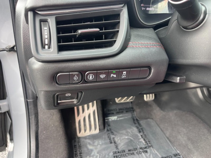 Acura TLX Vehicle Full-screen Gallery Image 23