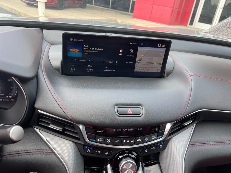 Acura TLX Vehicle Full-screen Gallery Image 31