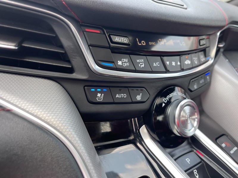 Acura TLX Vehicle Full-screen Gallery Image 32