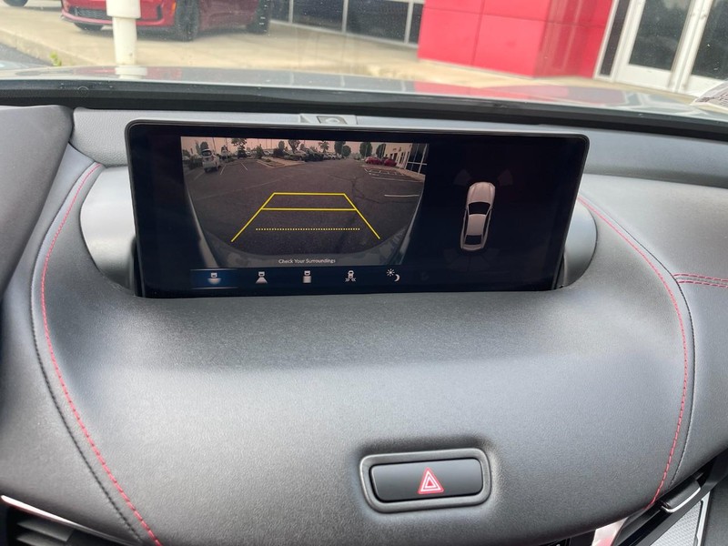 Acura TLX Vehicle Full-screen Gallery Image 33