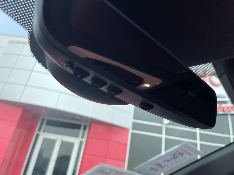Acura TLX Vehicle Full-screen Gallery Image 34