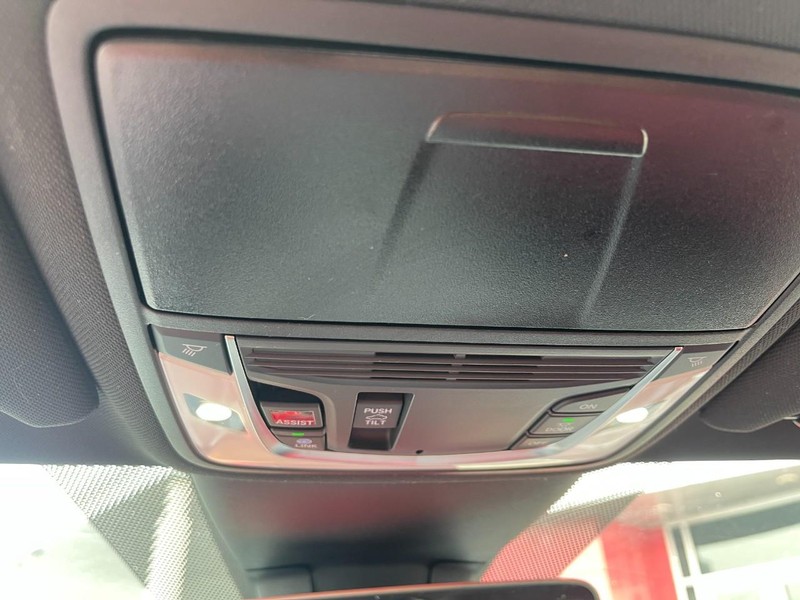 Acura TLX Vehicle Full-screen Gallery Image 35