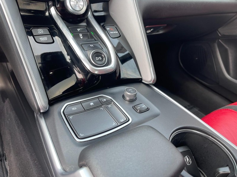 Acura TLX Vehicle Full-screen Gallery Image 36