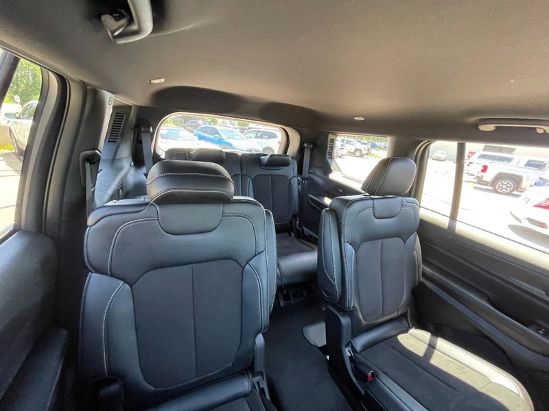 Jeep Grand Cherokee L Vehicle Image 06