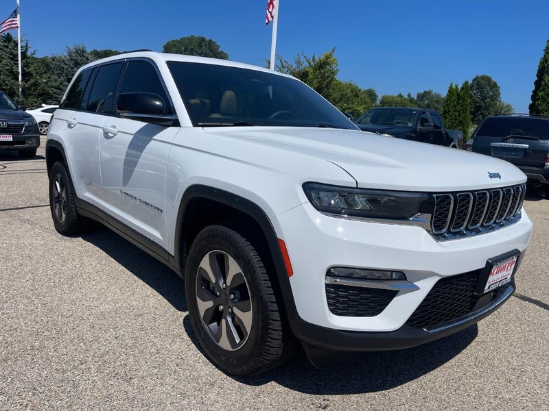 Jeep Grand Cherokee 4xe Vehicle Image 02