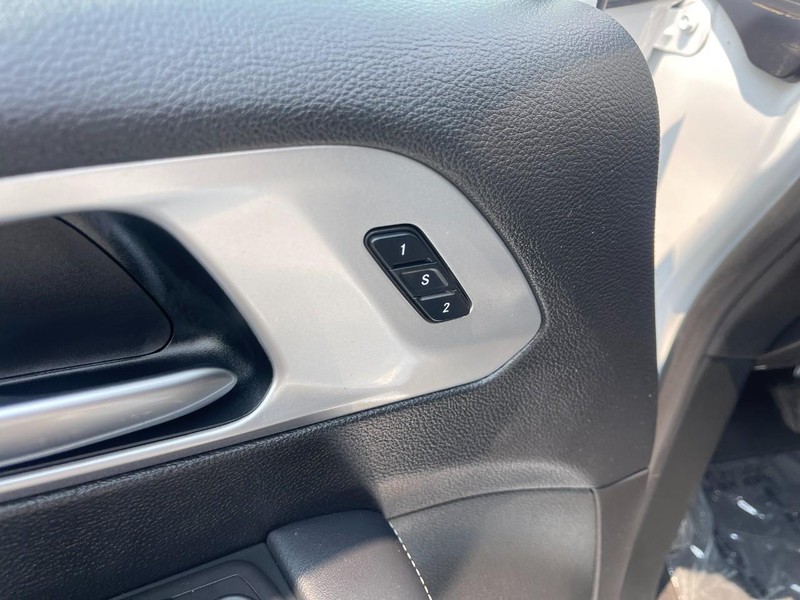 Chrysler Pacifica Vehicle Image 18