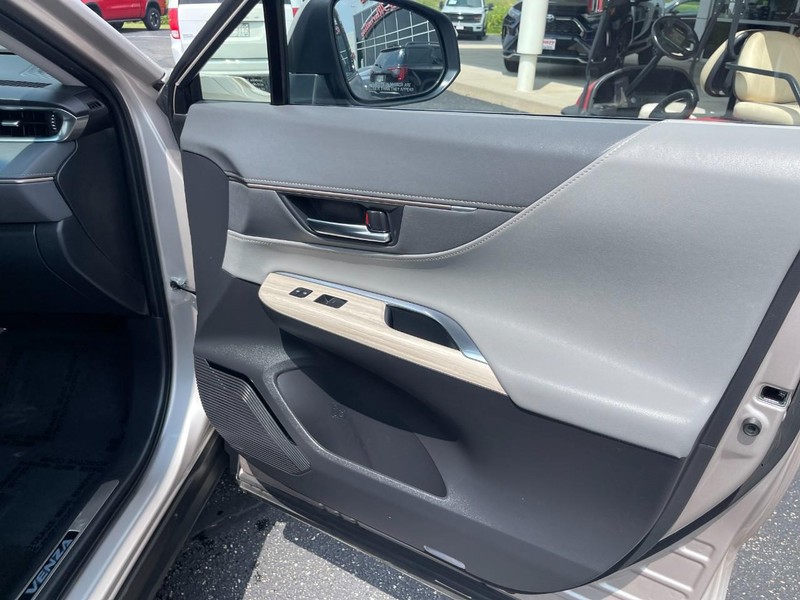 Toyota Venza Vehicle Image 11