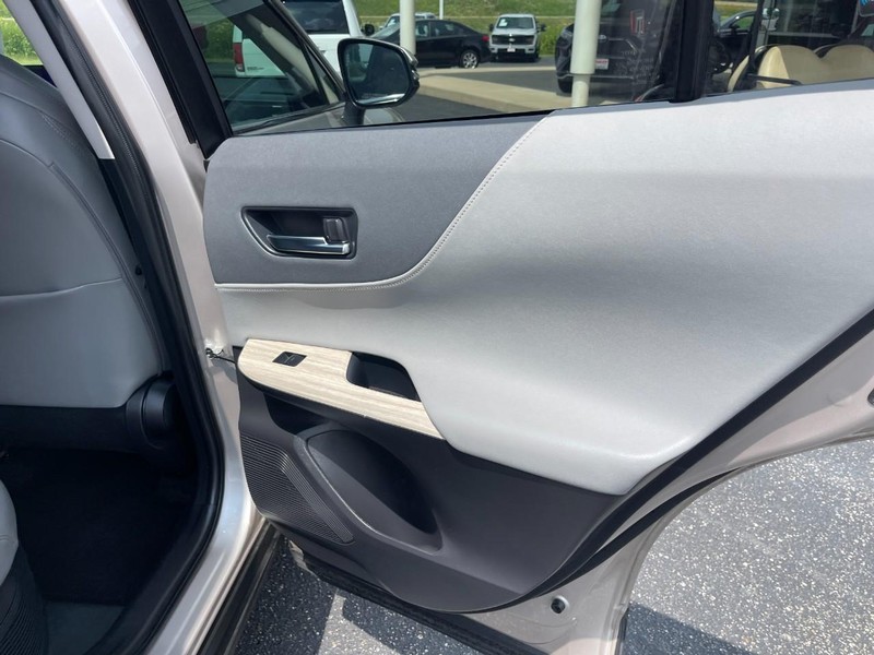 Toyota Venza Vehicle Image 14