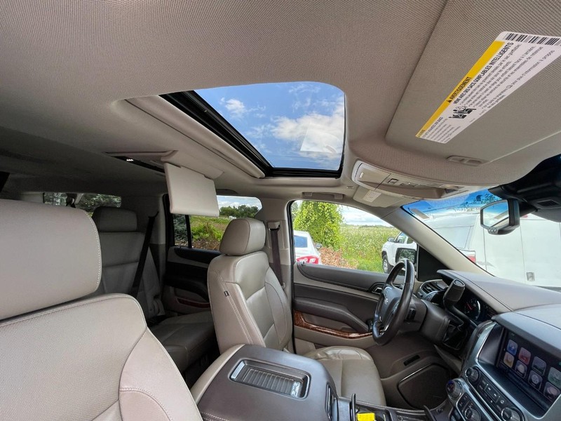 Chevrolet Suburban Vehicle Image 03