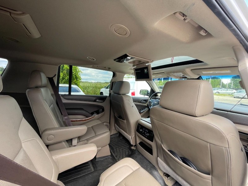 Chevrolet Suburban Vehicle Image 05
