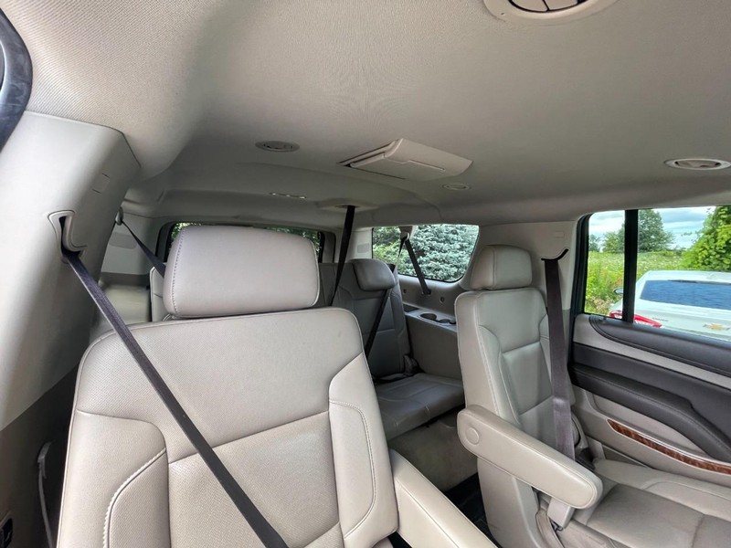 Chevrolet Suburban Vehicle Image 07