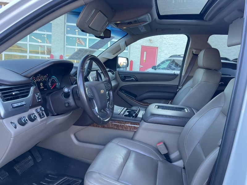 Chevrolet Suburban Vehicle Image 15