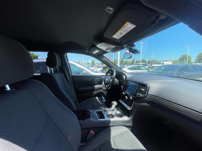 Jeep Grand Cherokee Vehicle Image 03