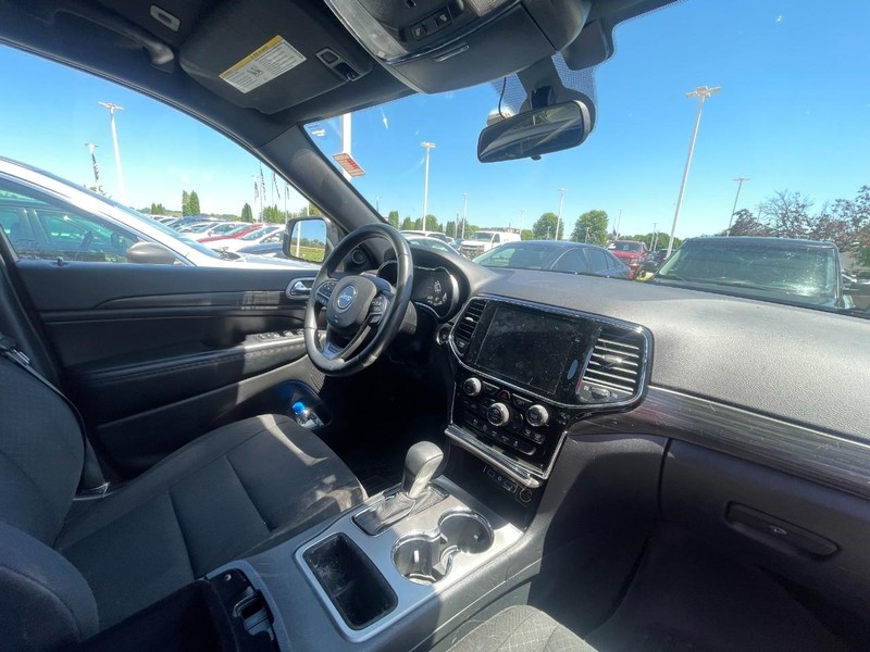 Jeep Grand Cherokee Vehicle Image 05